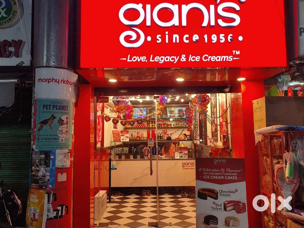 Team Member at Gianis Icecream Outlet