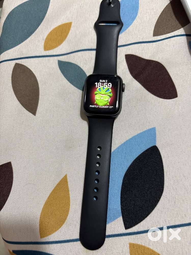 Apple iphone watch series 4 in excellent condition
