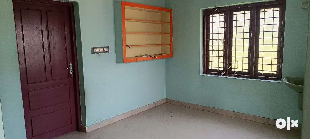 4bhk independent house 48 lack near thevaikkal