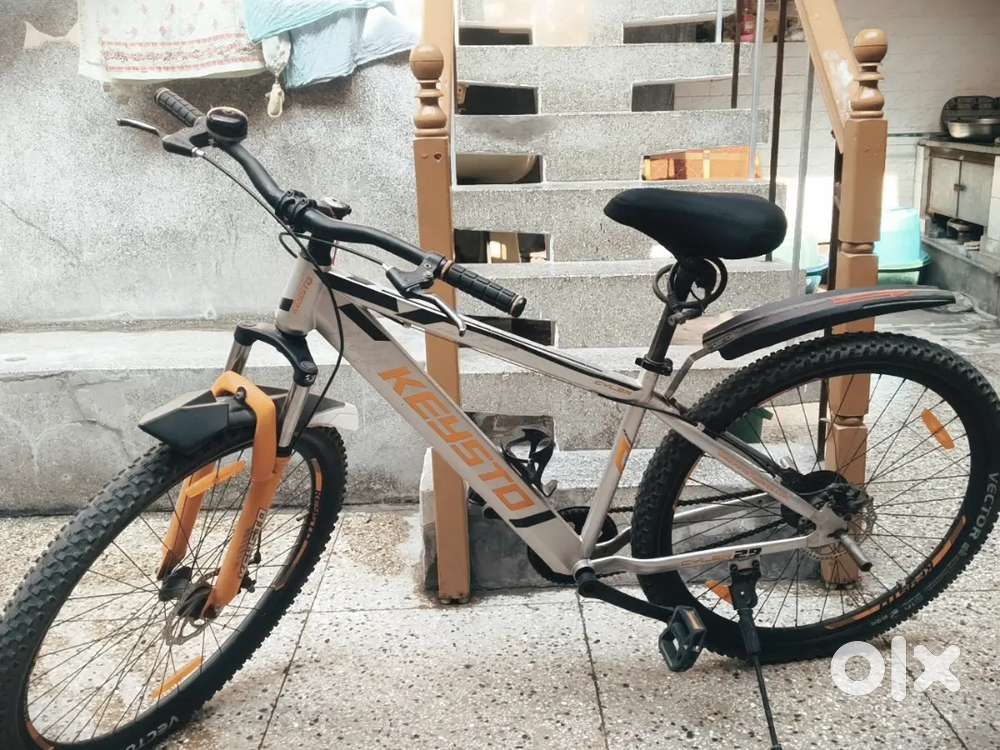 Yeh 2 saal purani hai bass Jayda chali Hui nahi hai 29 inch ke tyer