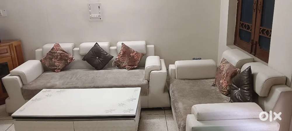 Comfortable and spacious 7 seater sofa set with matching centre tabel