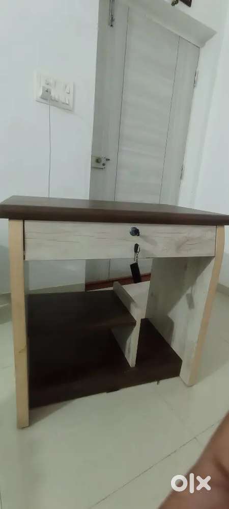 Computer table
