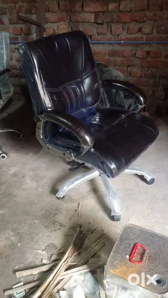 Factory ha chiar Office ka sara item Banta h