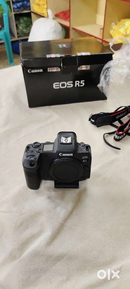 Canon R5 8k  lenses RF 25 & 50 mm & RS-3 Gimbal Tripod, LC 500