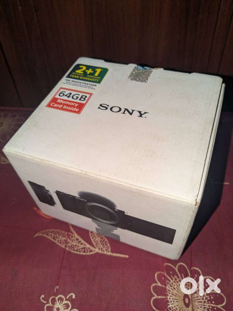 Sony ZV-E10 fresh With full box kit brand Warrenty