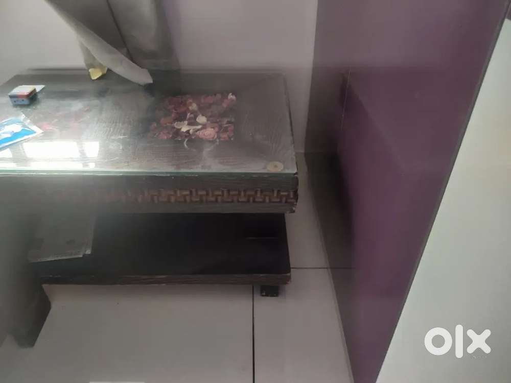 Wooden central table & 15kg Cotton mattress