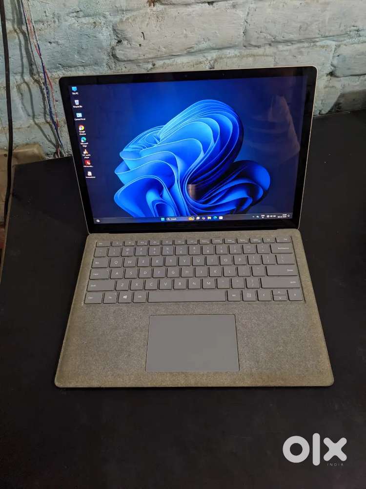 Microsoft surface 2 Laptop touch screen new condition