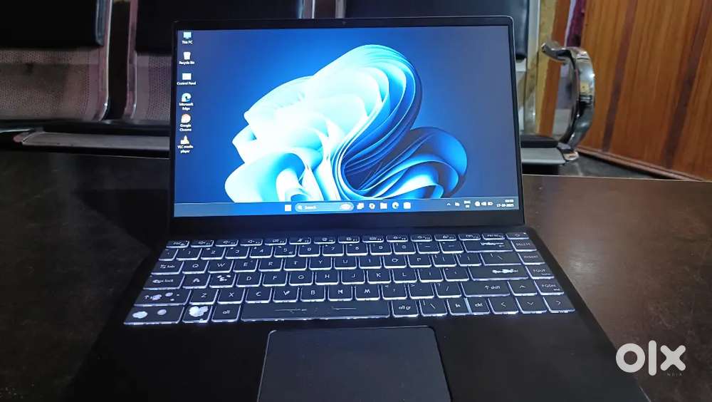 ryzen 5 8GB 256 GB SSD  mental body backlight keyboard