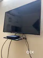 Universal 24in Smart TV