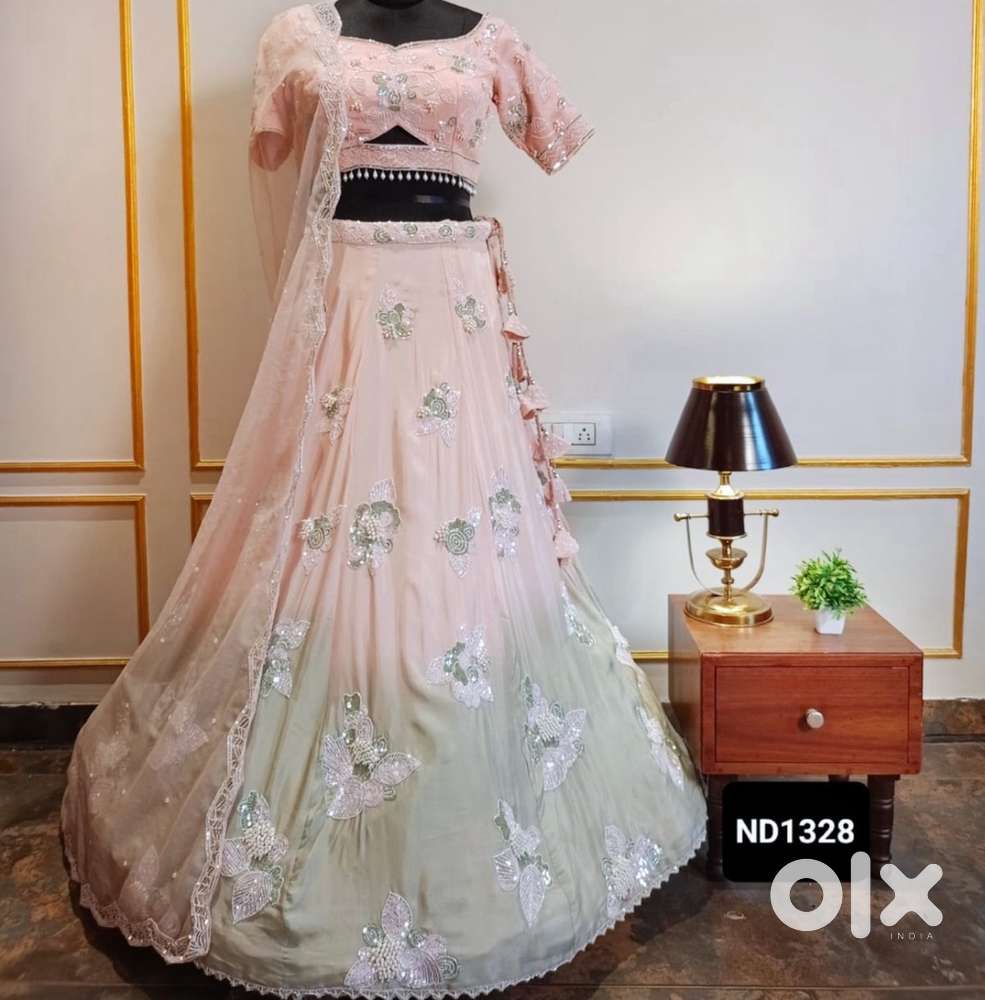 SALESGIRL / SALESMAN / HELPER REQUIRED FOR CLOTHING STORE