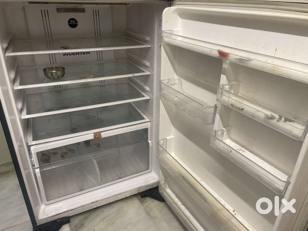 Hitachi 550 L fridge in working conditions