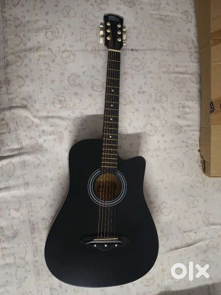 Intern INT 38c guiter