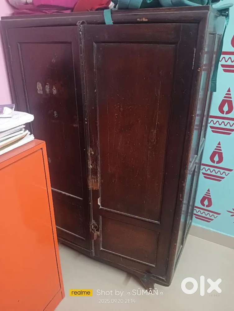 Wood almira