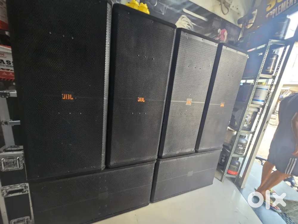 Dj sound, speaker & bass with amplifier