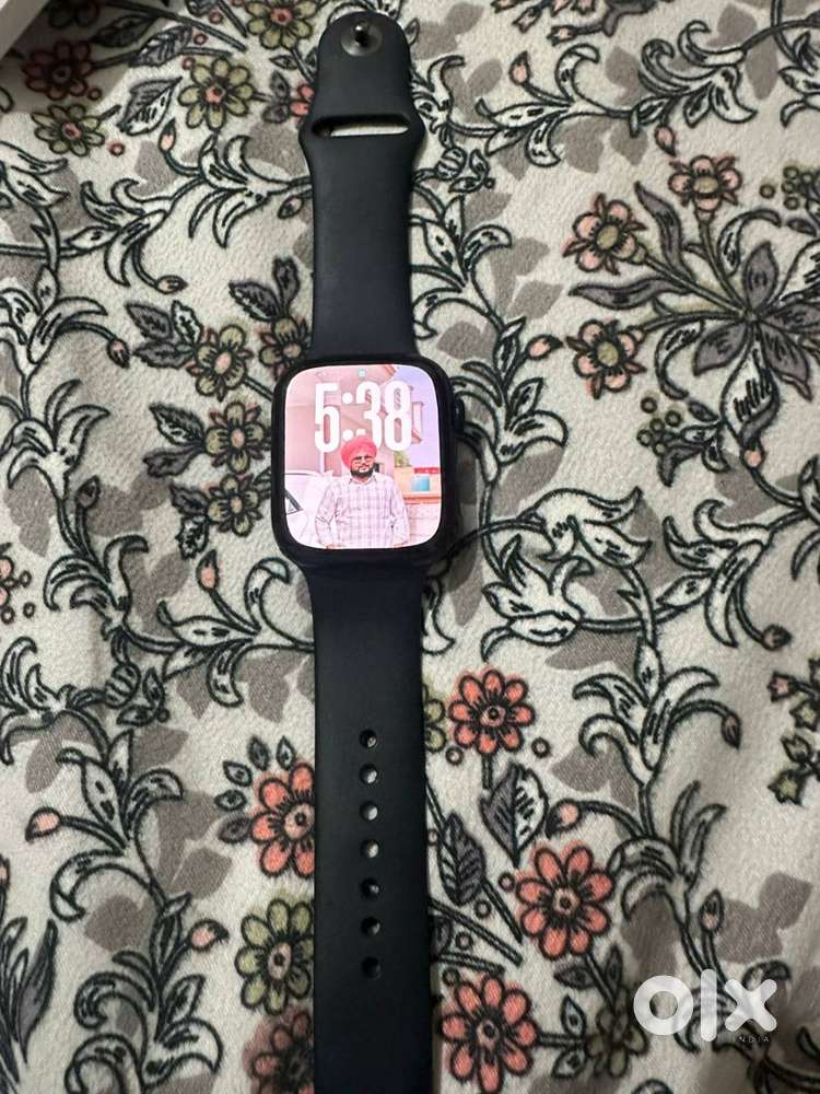 Apple Watch Series 9 45mm (GPS) - 1 Year Used with original box