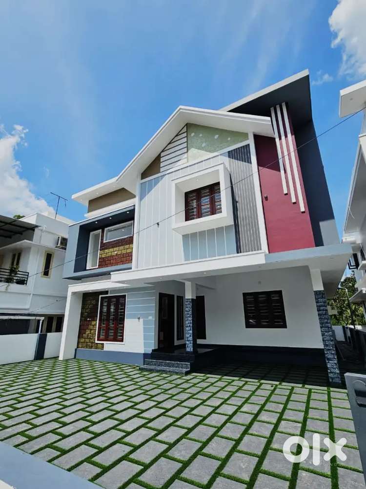 PREMIUM VILLA FOR SALE IN KAKKANAD NEAR PALLIKKARA