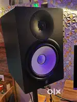 Yamaha HS8 studio monitor speaker pair in brand new condition