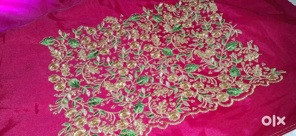 Computer embroidery mechine. Nice finishing and no complaints.
