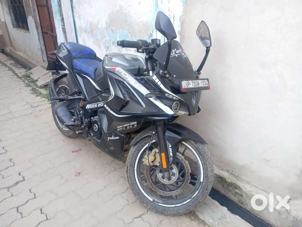 Bike in excellent condition Abhi tk engine nhi khula extra Hai