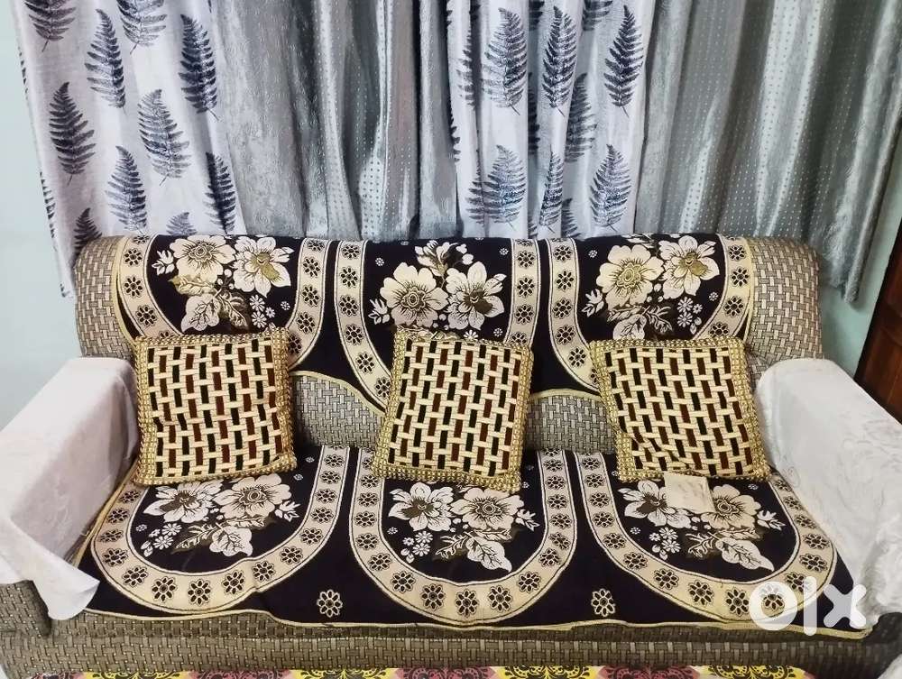 5 seater sofa with cover and pillow