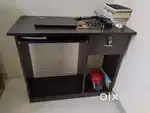 Desktop table