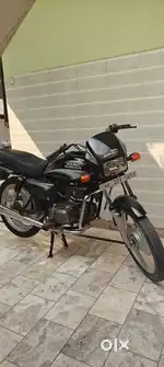 Army person single hand ride