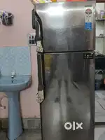 SAMSUNG DOUBLE DOOR FRIDGE