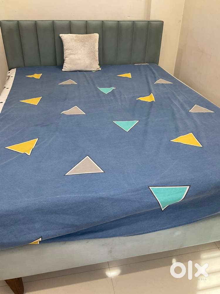 Queen size Bed/Cot with mattress