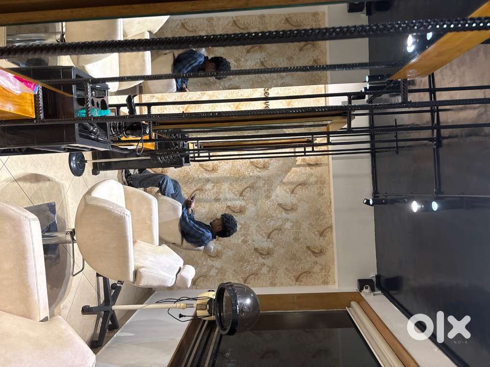 Hair cutting&female beautician