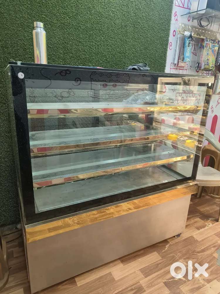 Cake fridge