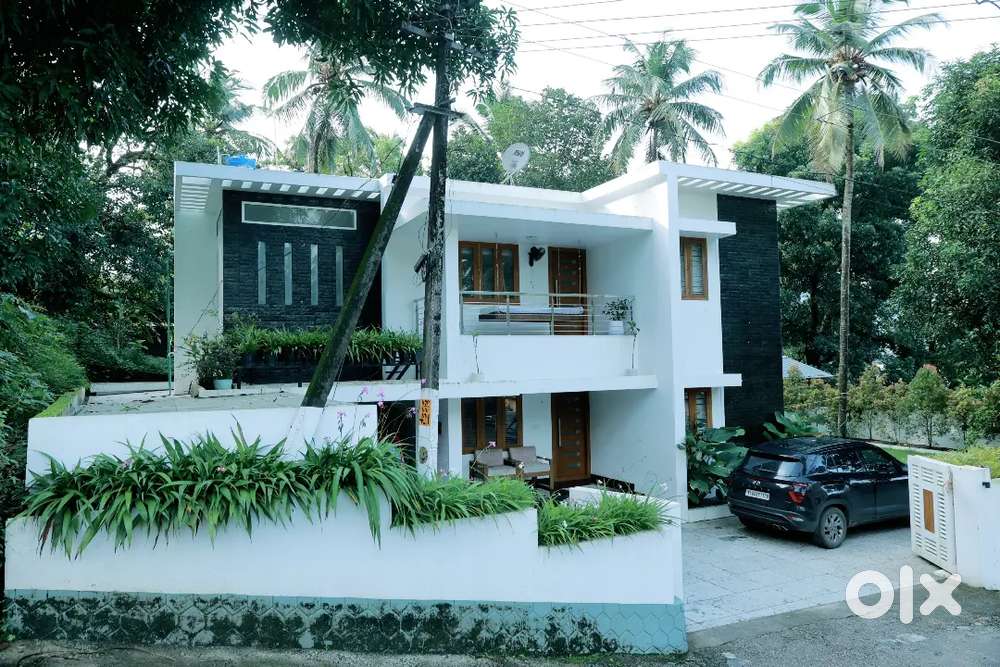 House for sale facing kanjirapuzha dam(15.50 cent)
