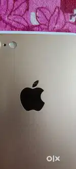 iPhone 7 in brand new condition with bill box earphones