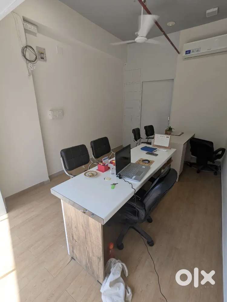 RETAIL SHOP, SHOWROOM & OFFICE - 1st Floor