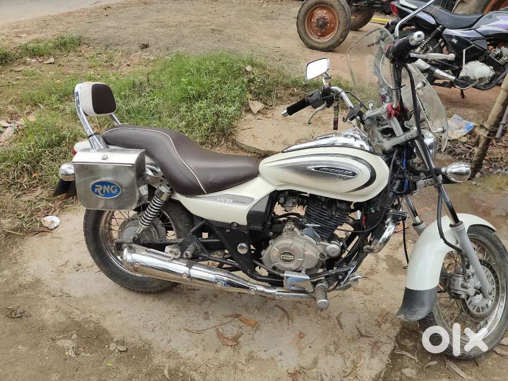 Motor bike avenger 220 cruise