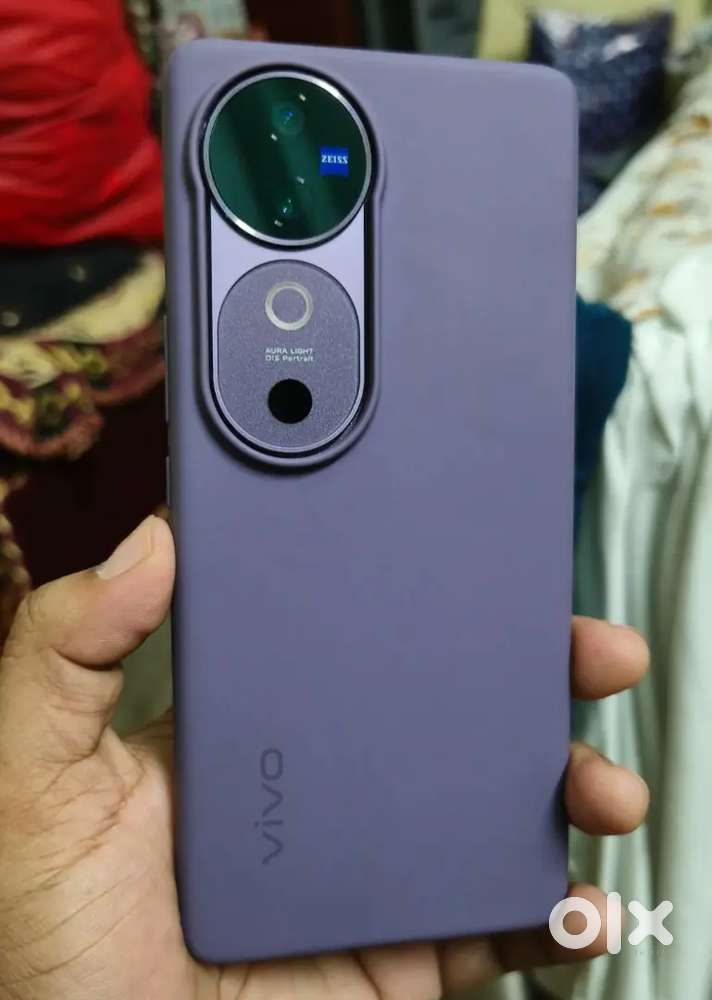 Vivo v40 12 512