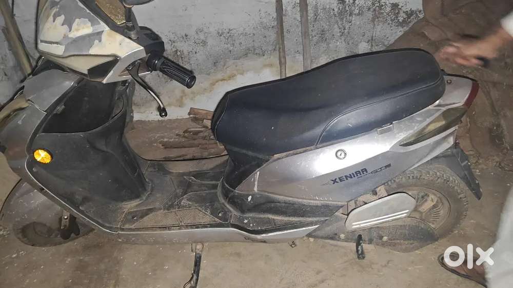 Ev scooter 2021 model ₹74000 new price when i buy