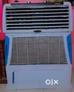 Electric portable ice cooler with ice cooling effect