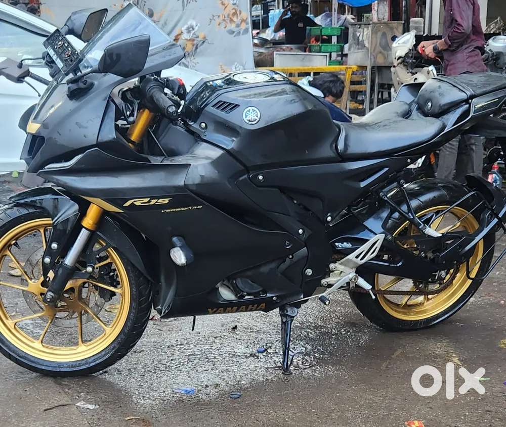 Yamaha R15 v4