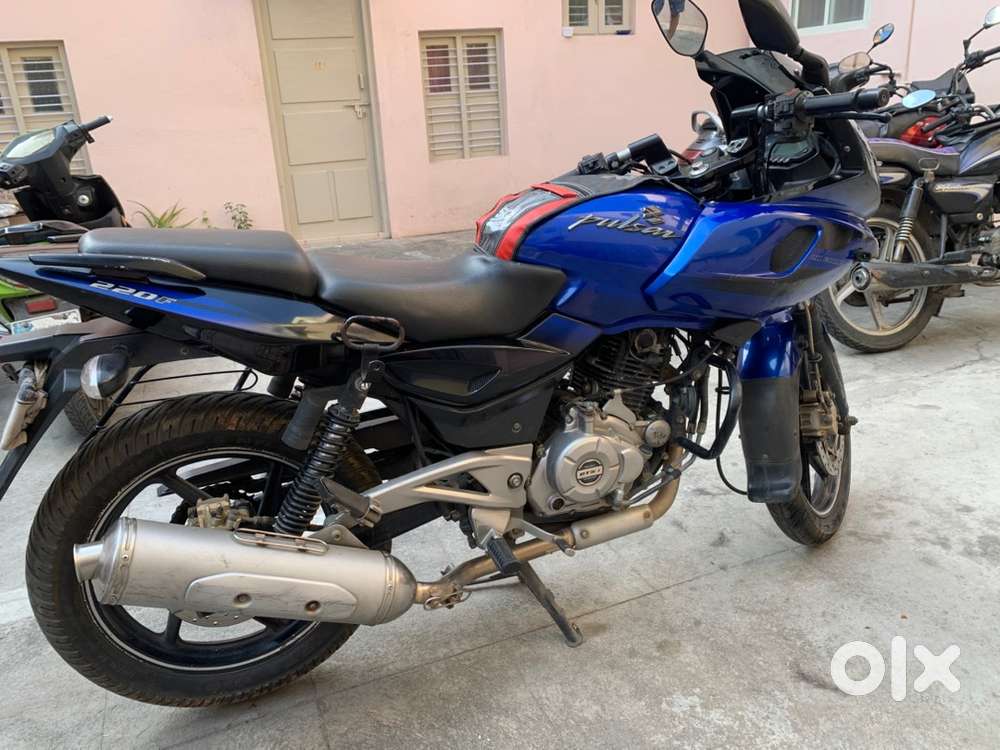 Bajaj Pulsar 220F - DTSI engine