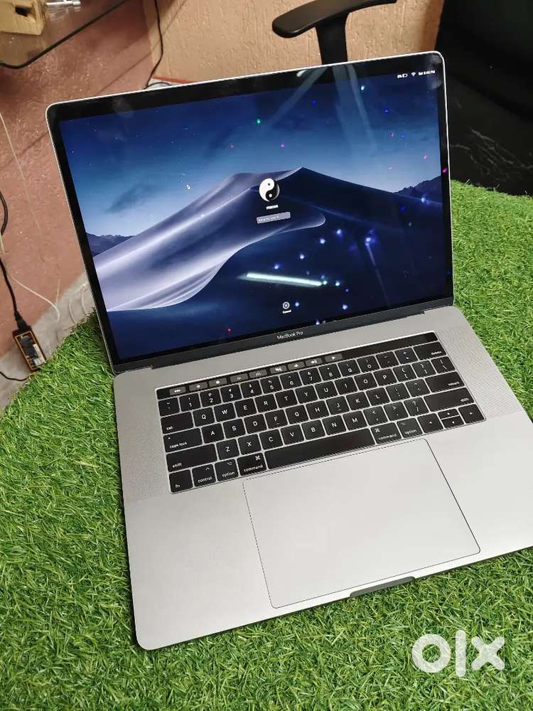 Apple macbook laptops/19990