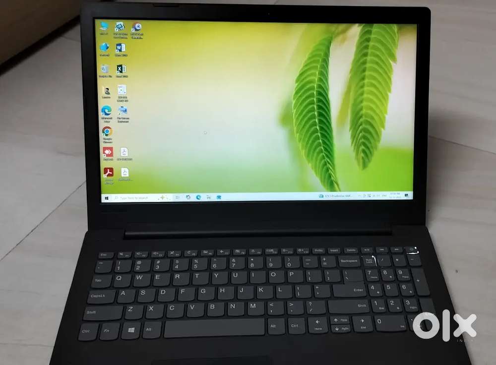 Lenovo Intel core  i3-7020u 8GB, 477GB SSD Full hd