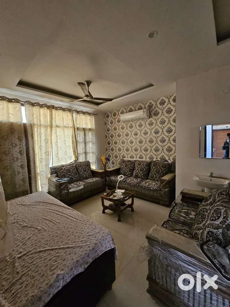 Flat for rent in gaur City 2