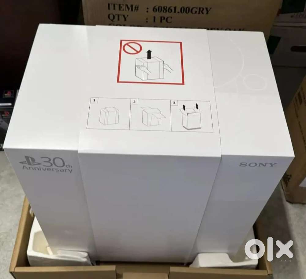 PS5 Pro 30th Anniversary Limited Edition Bundle + Bonus DualSense Cont