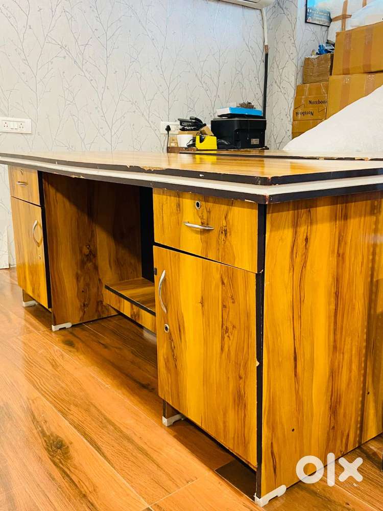 Premium Office Table at Reasonable Price
