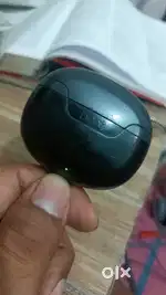 boat airdopes 300   ( one right  earpiece missing)