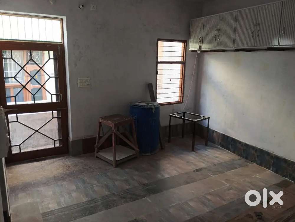 Single room with attached kitchen & toilet bath for girls/small family