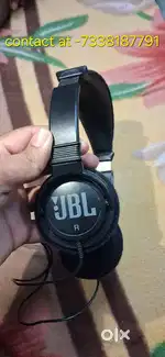 Mint condition JBL C300SI On-Ear Dynamic Wired Headphones (Black)