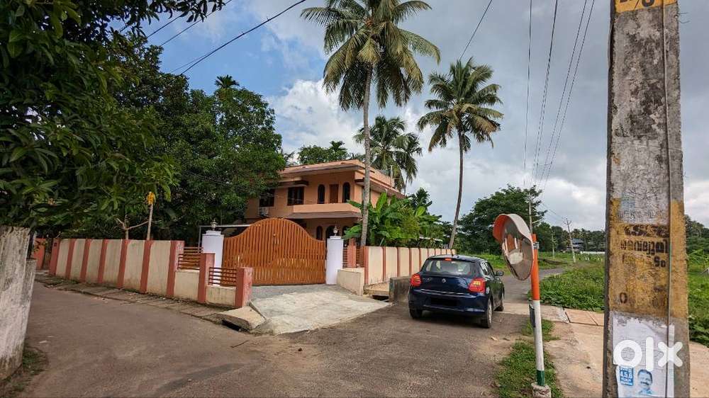 1000SQFT HOUSE  IN AYYANTHOLE1ST FLOOR,ONLY 3.5 KMS FROM THRISSUR TOWN