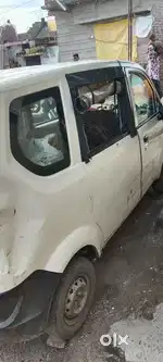 Mahindra jeeto mini van