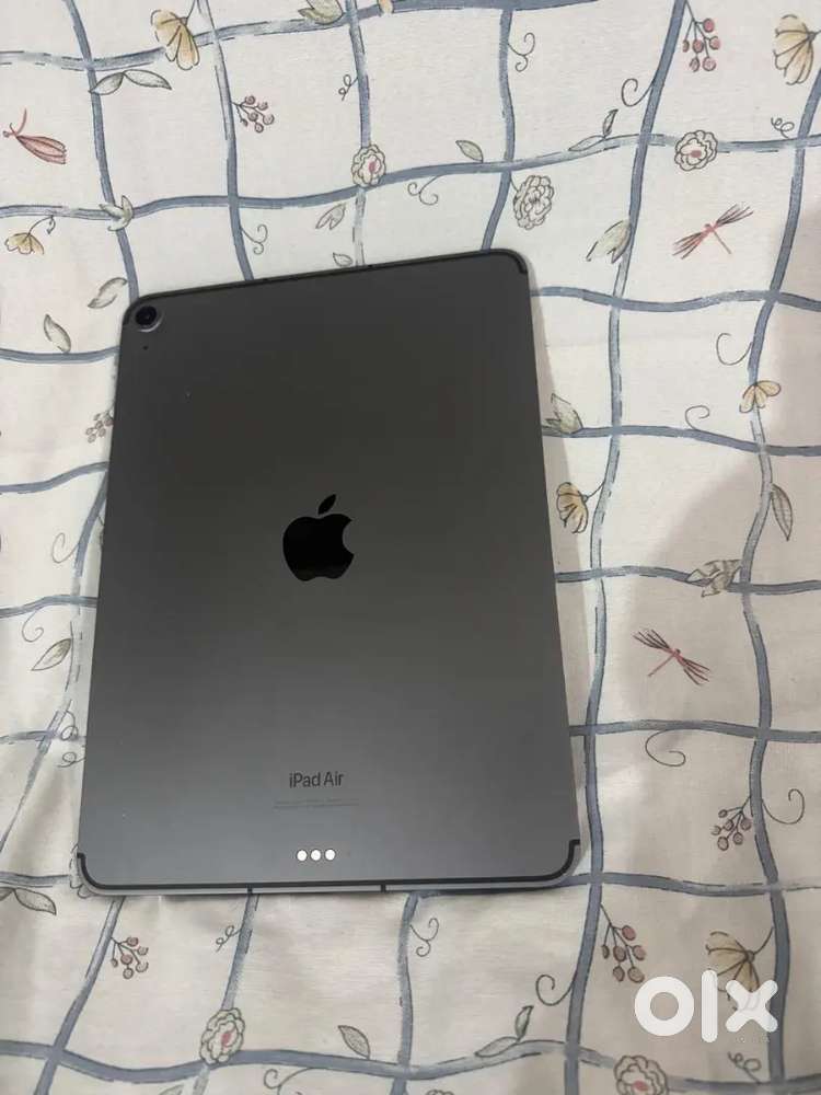 Less used iPad Air 5th Generation 11inch 256gb Cellular
